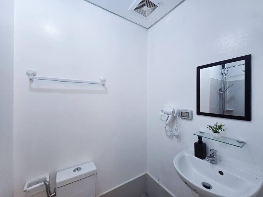 1br Condotel W Balcony Sm Light Residences - Lt07 * Manila