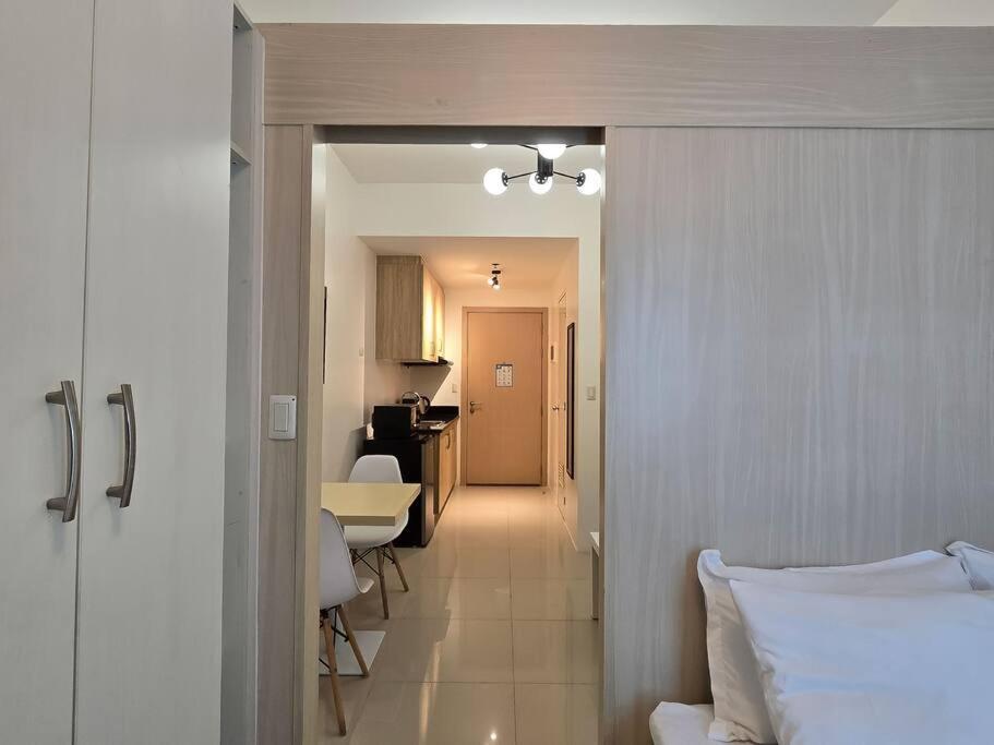 1br Condotel W Balcony Sm Light Residences - Lt07 * Manila
