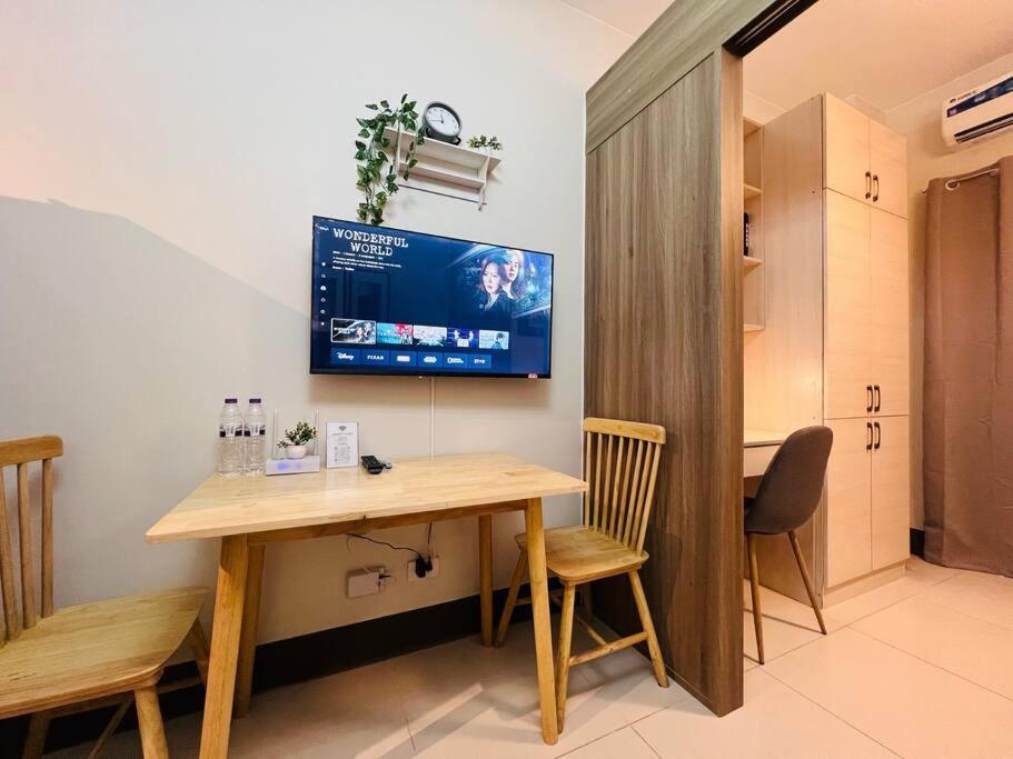 Apartment 1br Unit Condotel W Balcony Fame Residences -fm28 Manila