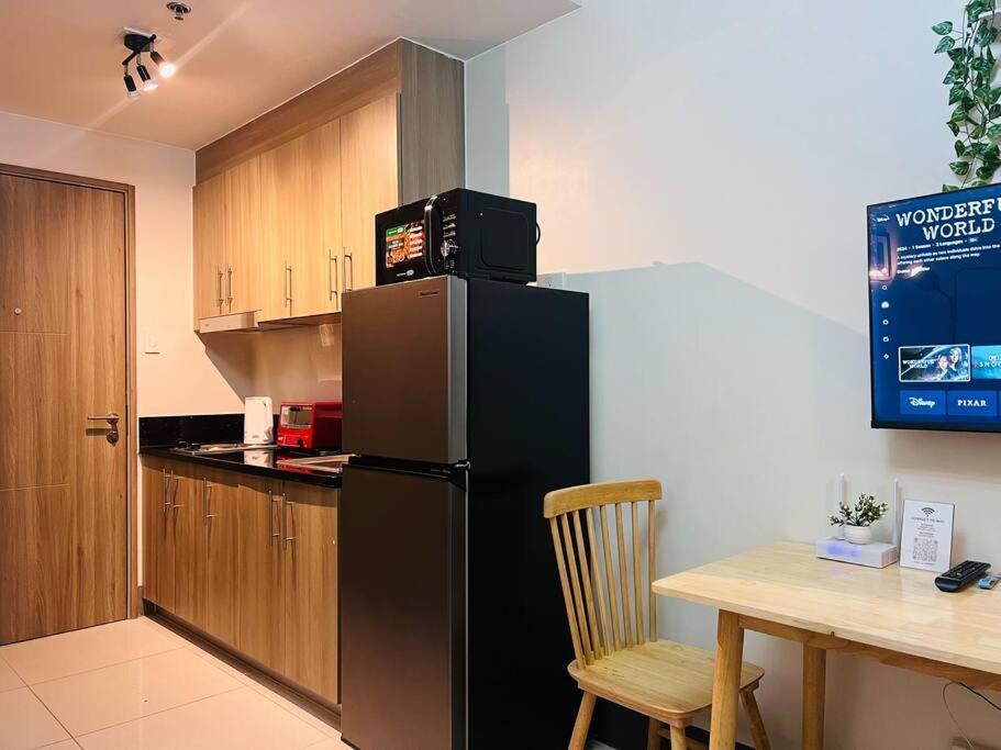 1br Unit Condotel W Balcony Fame Residences -fm28 * Manila
