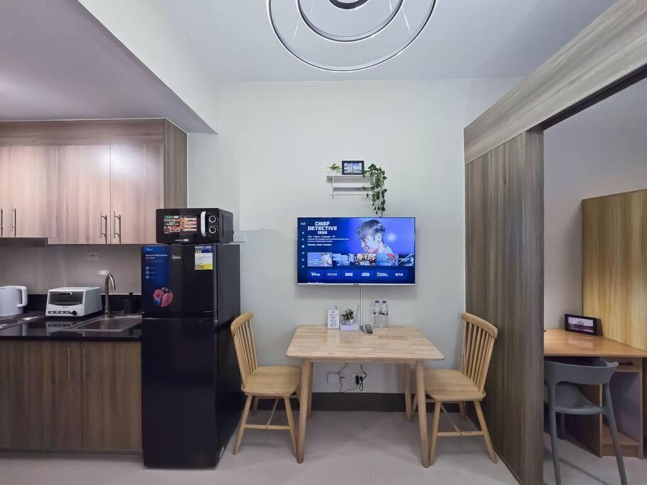 Apartment 1br Unit Condotel W/ Balcony Fame Residences -fm30 Manila
