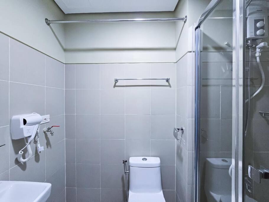 1br Unit Condotel W/ Balcony Fame Residences -fm30 Apartment Manila