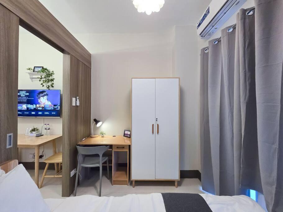 1br Unit Condotel W/ Balcony Fame Residences -fm30 Apartment *