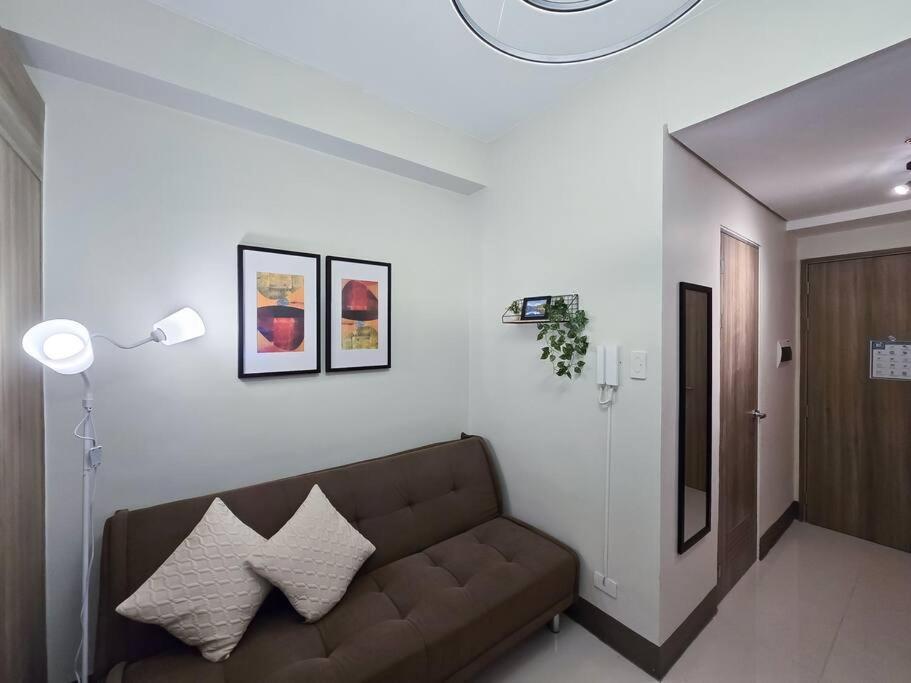 Apartment 1br Unit Condotel W/ Balcony Fame Residences -fm30 *
