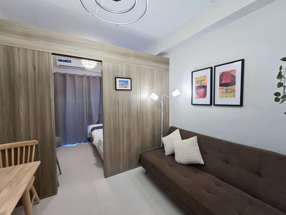 1br Unit Condotel W/ Balcony Fame Residences -fm30 Apartment Manila