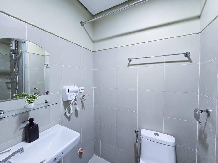 1br Unit Condotel W/ Balcony Fame Residences -fm30 *