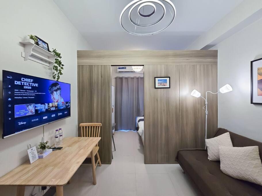 1br Unit Condotel W/ Balcony Fame Residences -fm30