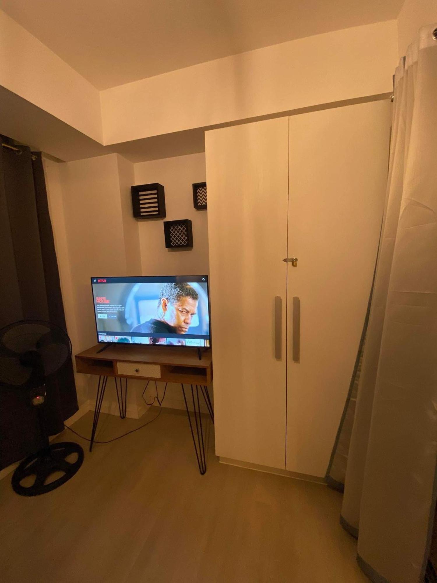 Quelson's Pad In Azure Beach Residences With Wave Pool Access Manila