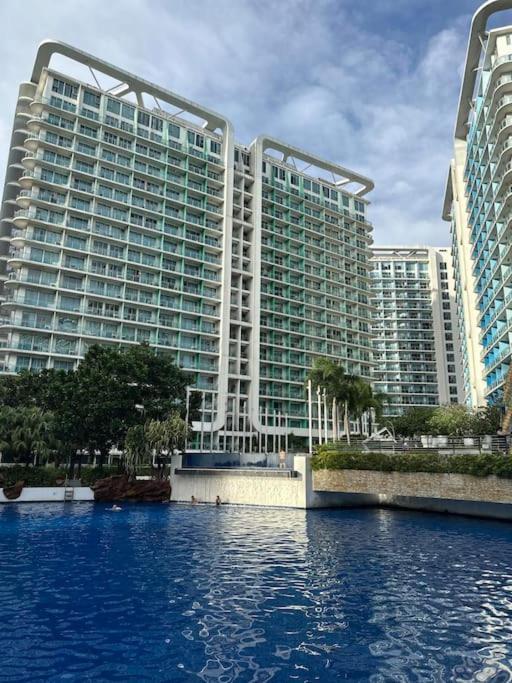 Apartment Staycation With Wave Pool At Azure Urban *