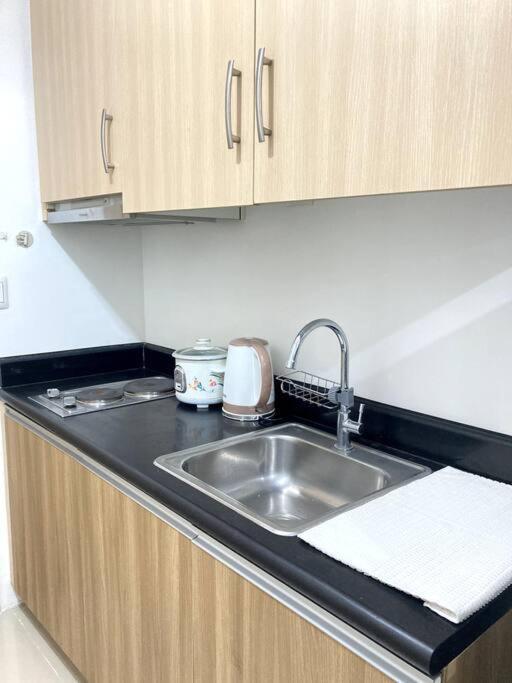 Affordable With Balcony Near Boni Mrt * Manila