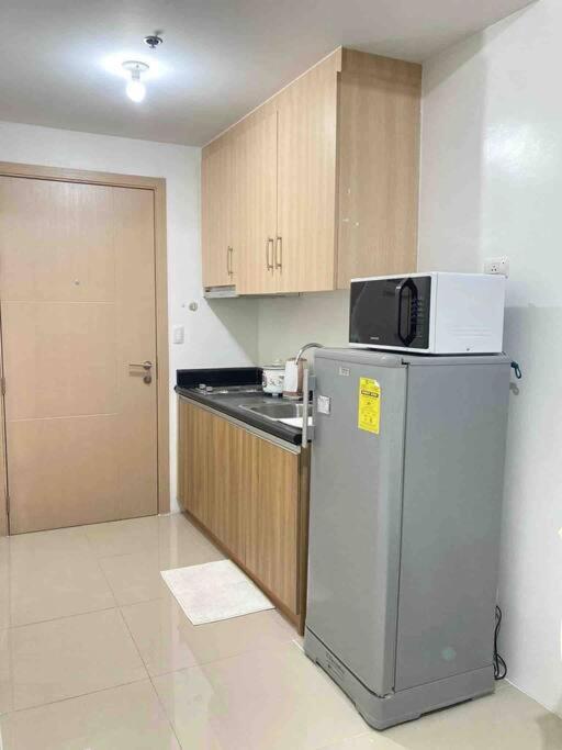 Affordable With Balcony Near Boni Mrt * Manila