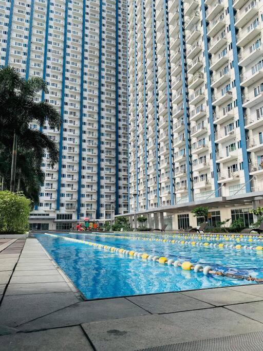 Affordable With Balcony Near Boni Mrt Apartment Manila