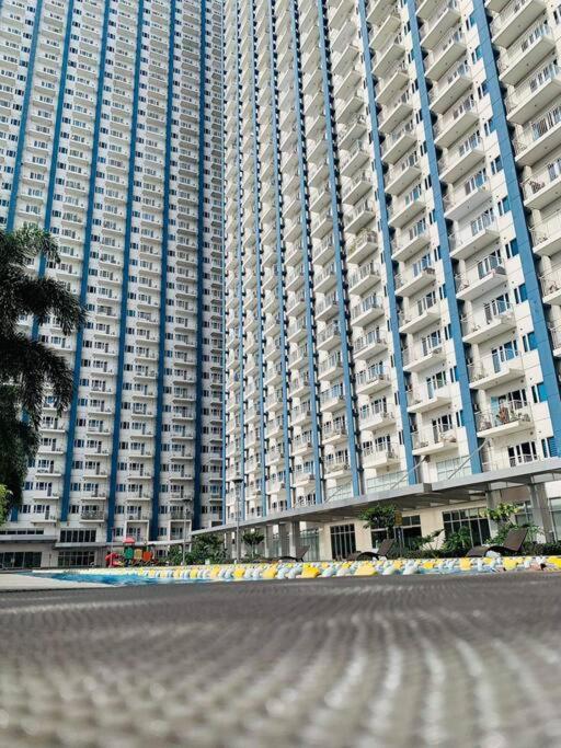 Affordable With Balcony Near Boni Mrt Apartment