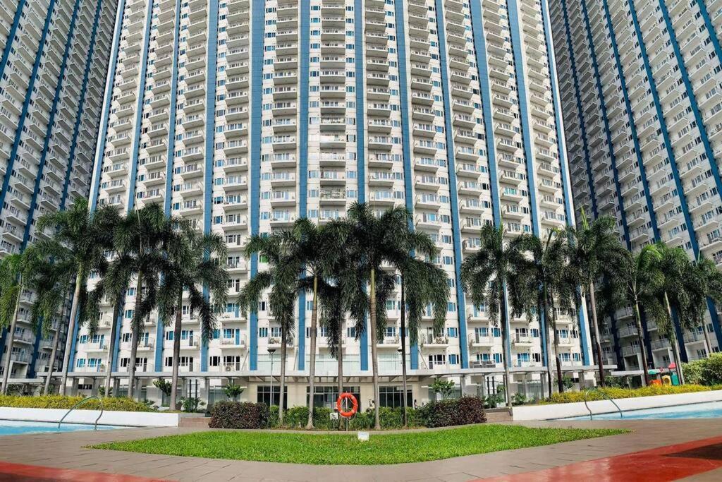 Affordable With Balcony Near Boni Mrt Apartment *