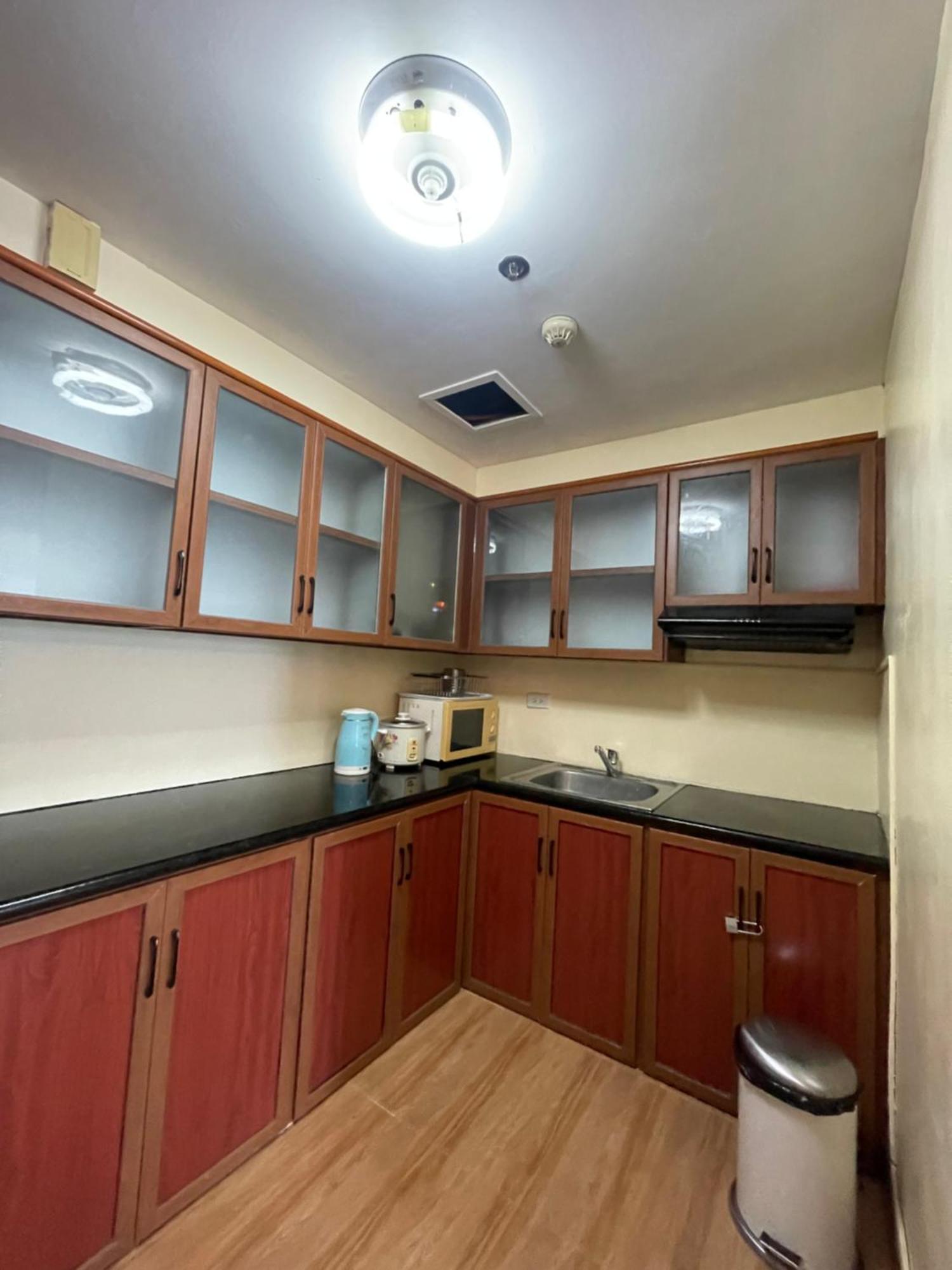 Apartment 1br At Pearl Of The Orient Tower In Front Of Us Embassy Manila