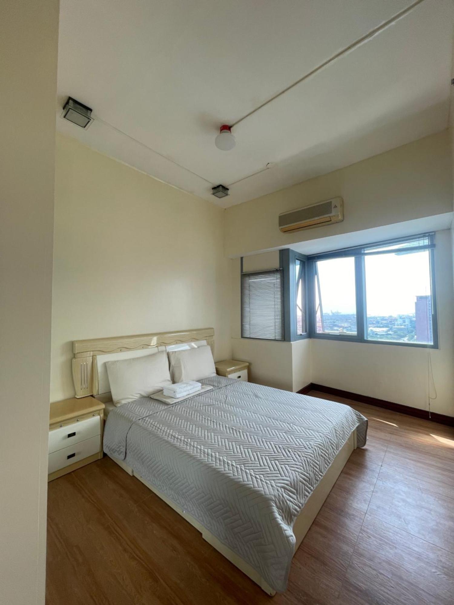 1br At Pearl Of The Orient Tower In Front Of Us Embassy * Manila