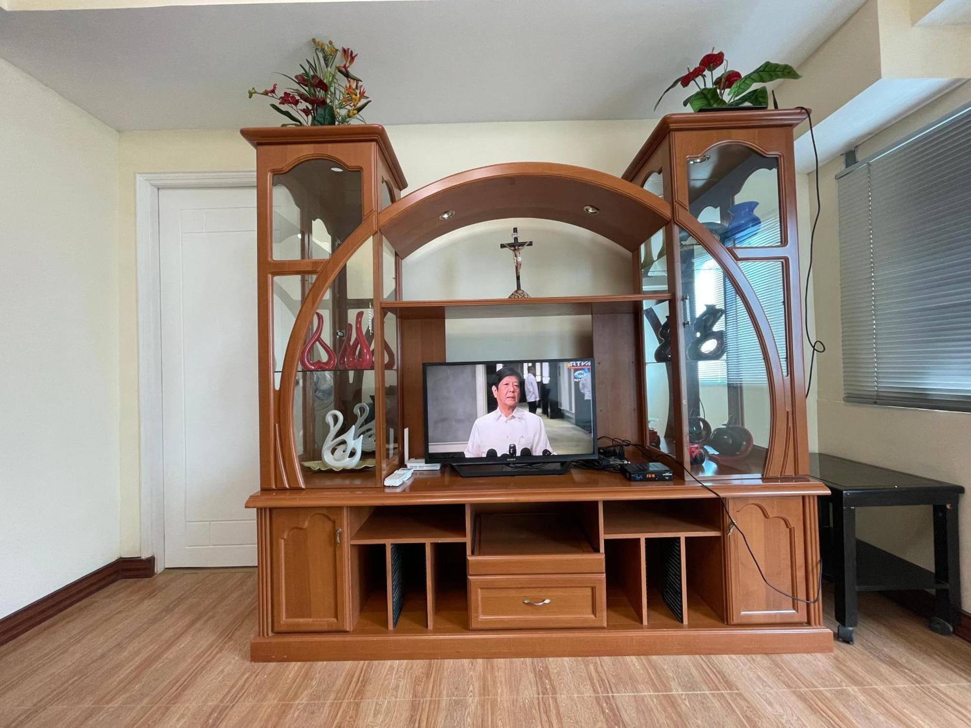 1br At Pearl Of The Orient Tower In Front Of Us Embassy *