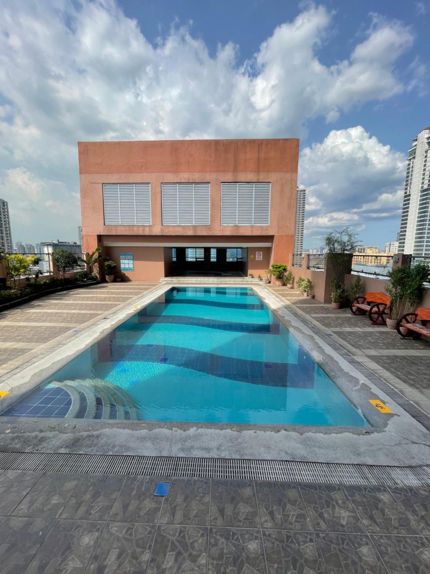Apartment 1br At Pearl Of The Orient Tower In Front Of Us Embassy Manila