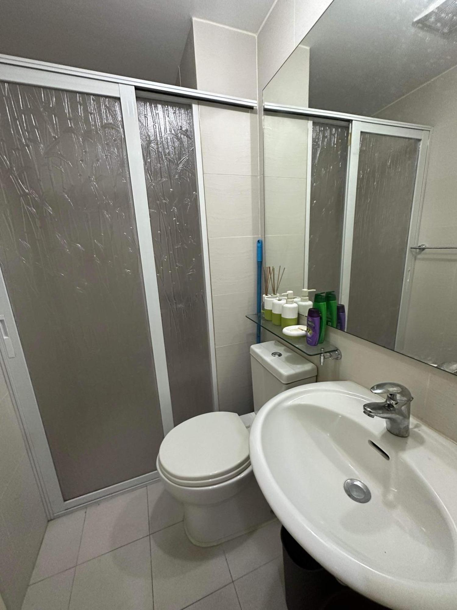 Staycation With Wave Pool At Azure Urban Apartment *