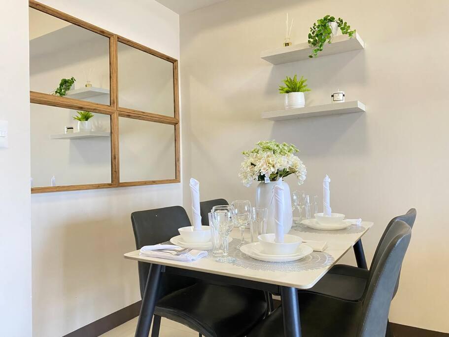 Apartment Bgc Skyline 2br With Parking In Uptown Bgc *