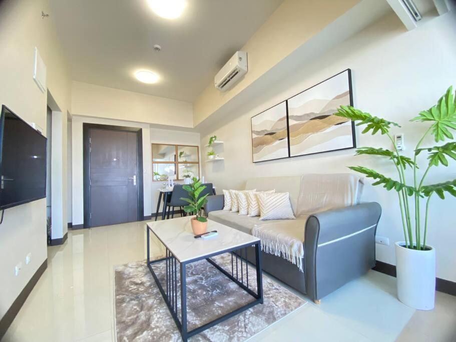 Apartment Bgc Skyline 2br With Parking In Uptown Bgc
