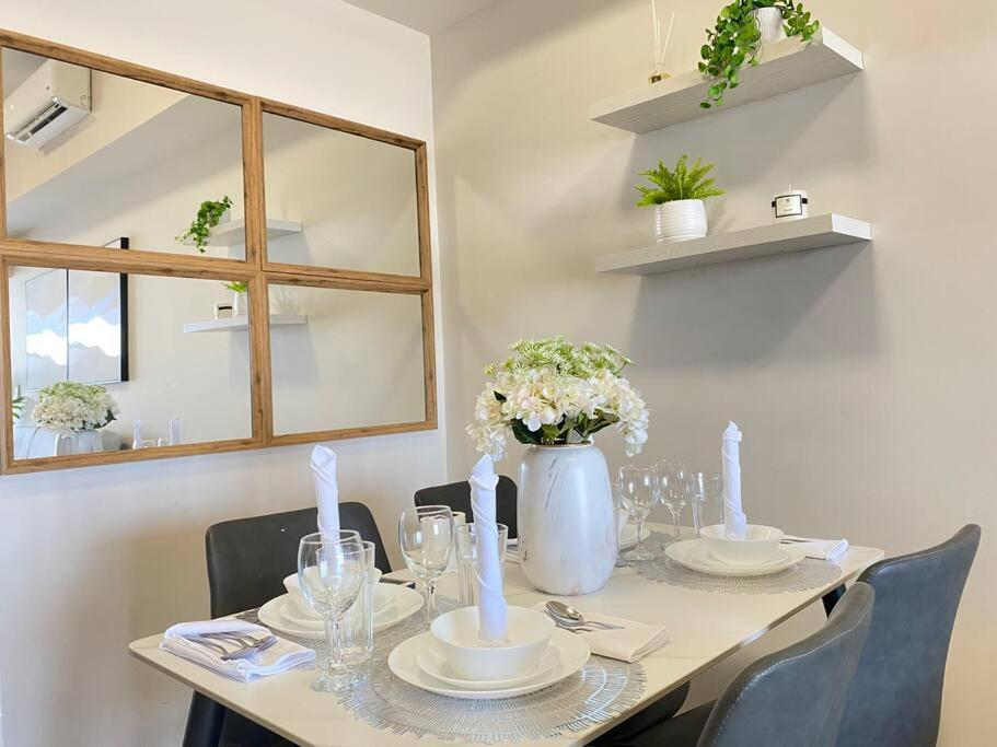 Apartment Bgc Skyline 2br With Parking In Uptown Bgc *