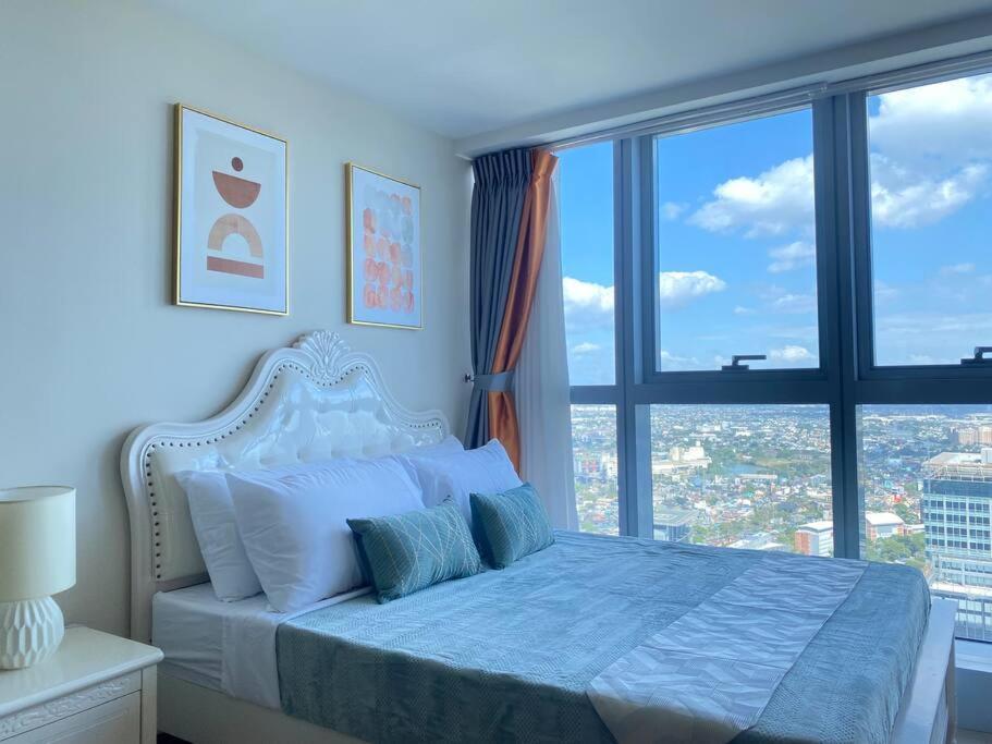 Bgc Skyline 2br With Parking In Uptown Bgc Apartment