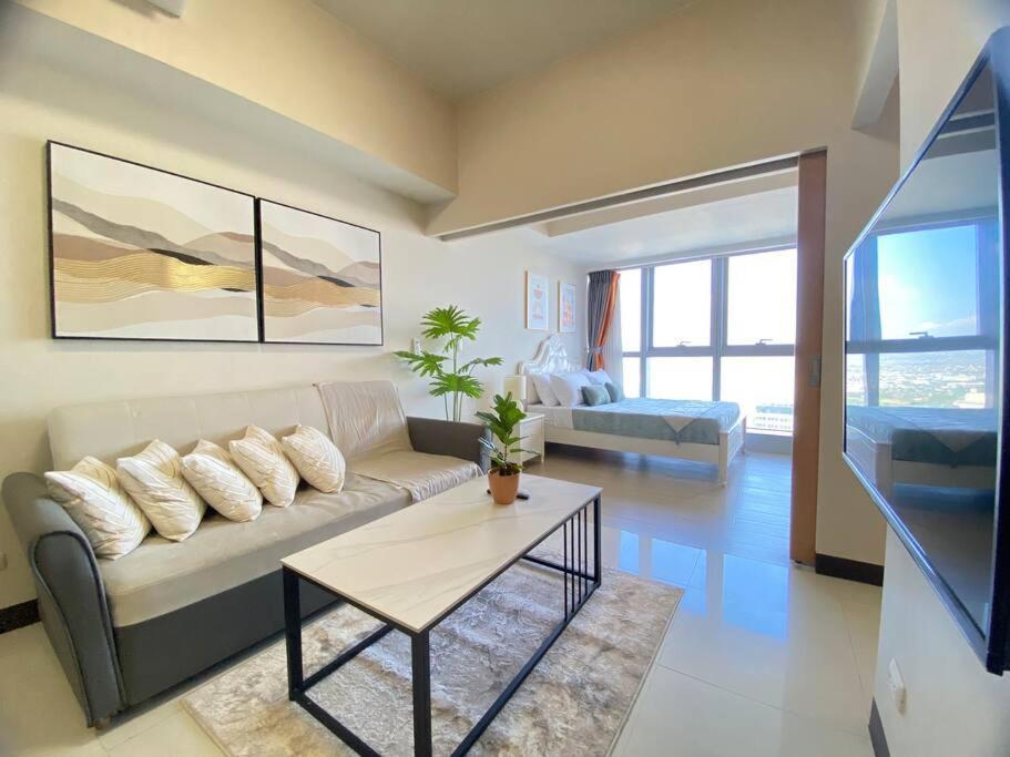 Bgc Skyline 2br With Parking In Uptown Bgc Apartment *
