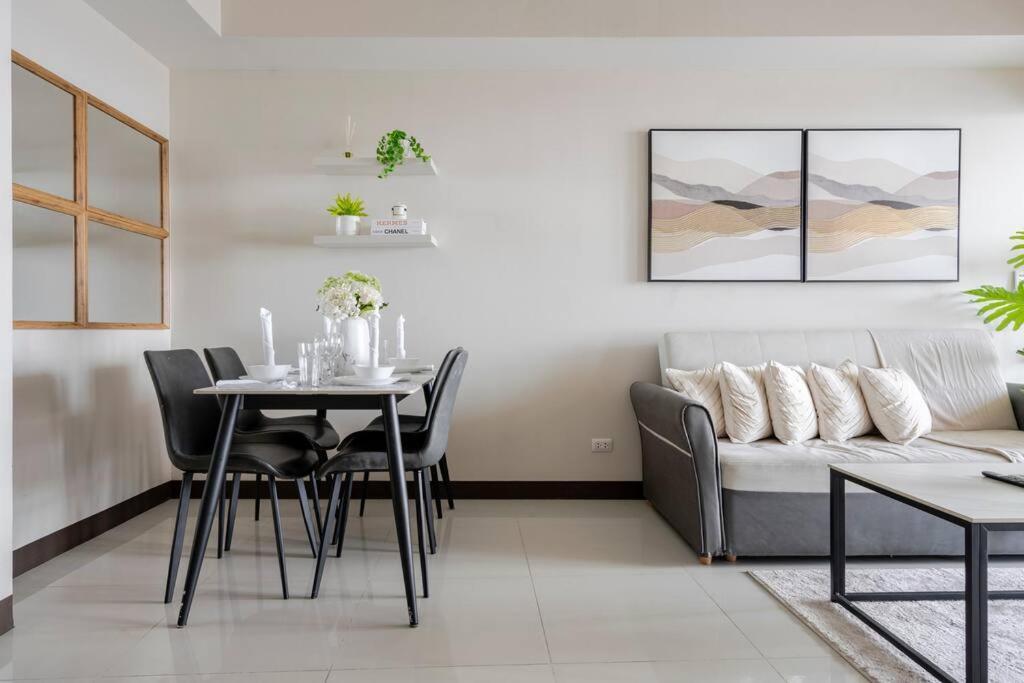 Apartment Bgc Skyline 2br With Parking In Uptown Bgc Manila