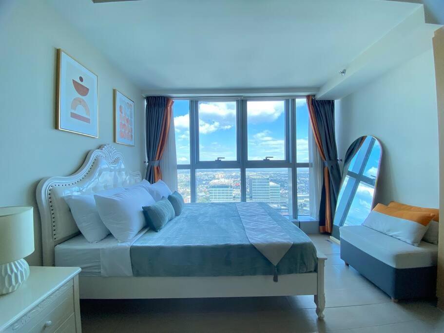 Bgc Skyline 2br With Parking In Uptown Bgc Apartment *