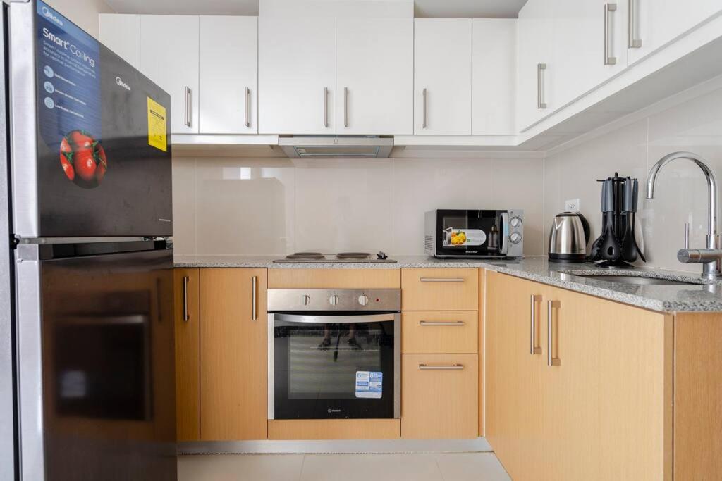 Bgc Skyline 2br With Parking In Uptown Bgc Manila