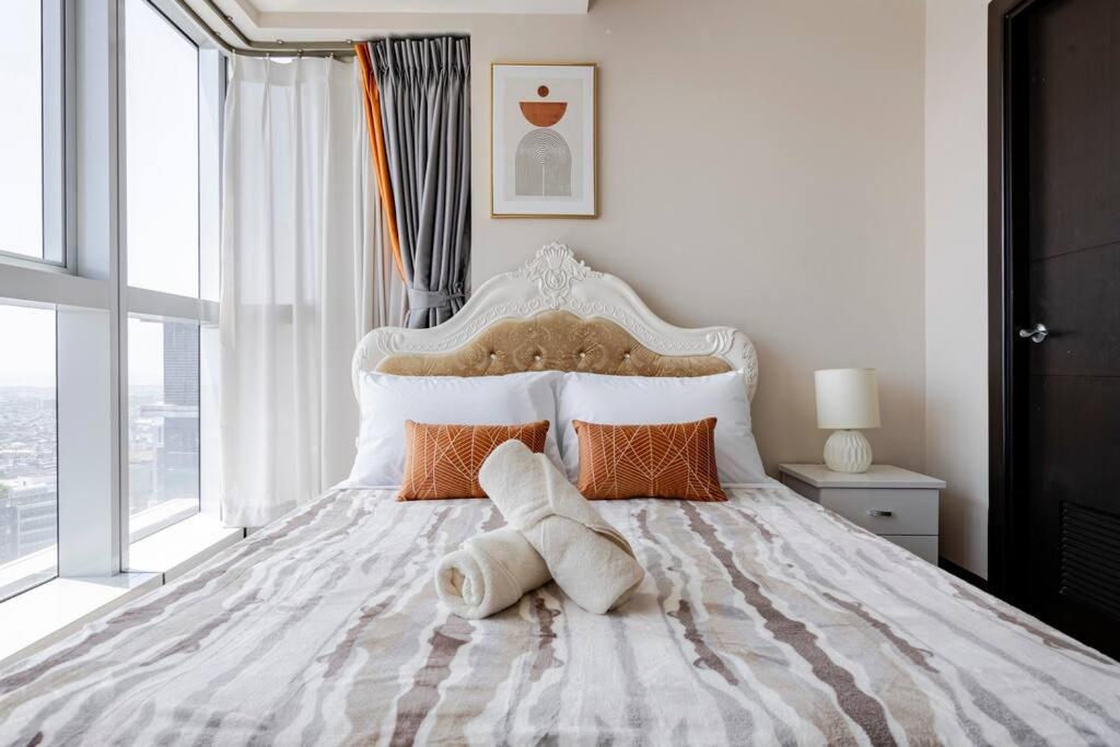 Bgc Skyline 2br With Parking In Uptown Bgc Apartment