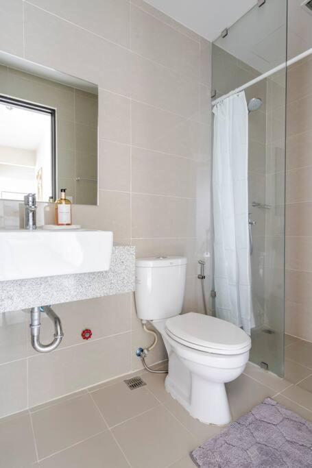 Apartment Bgc Skyline 2br With Parking In Uptown Bgc *
