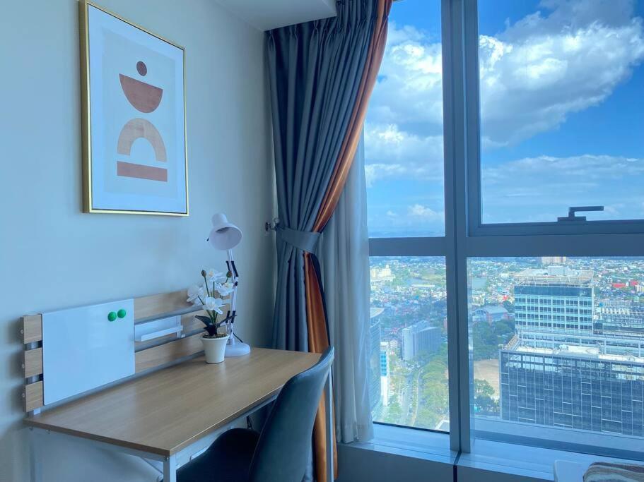 Apartment Bgc Skyline 2br With Parking In Uptown Bgc *