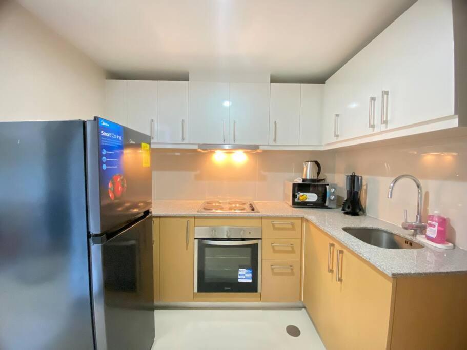 Bgc Skyline 2br With Parking In Uptown Bgc