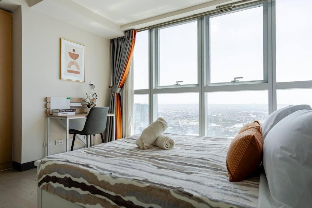 Apartment Bgc Skyline 2br With Parking In Uptown Bgc *