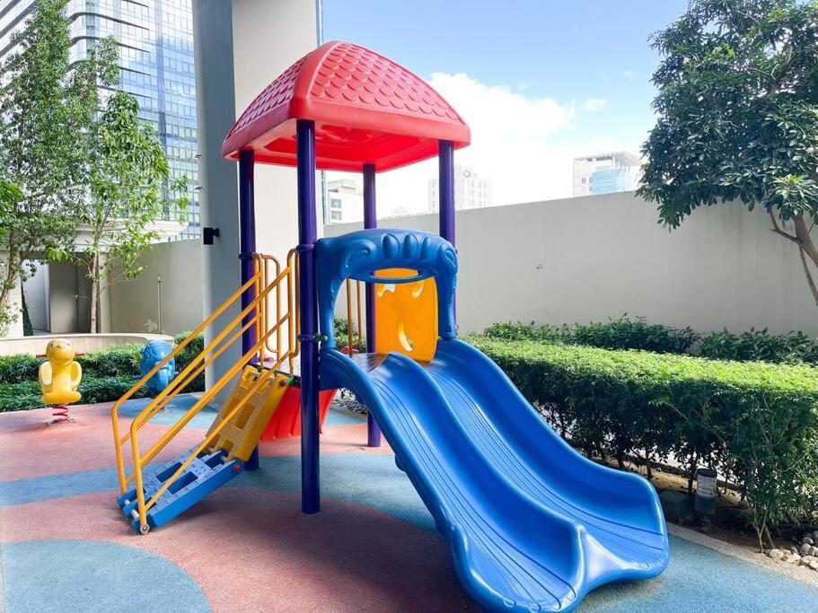 Bgc Skyline 2br With Parking In Uptown Bgc Apartment *