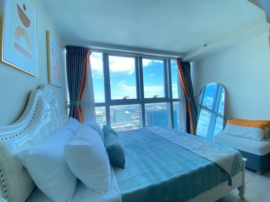 Apartment Bgc Skyline 2br With Parking In Uptown Bgc