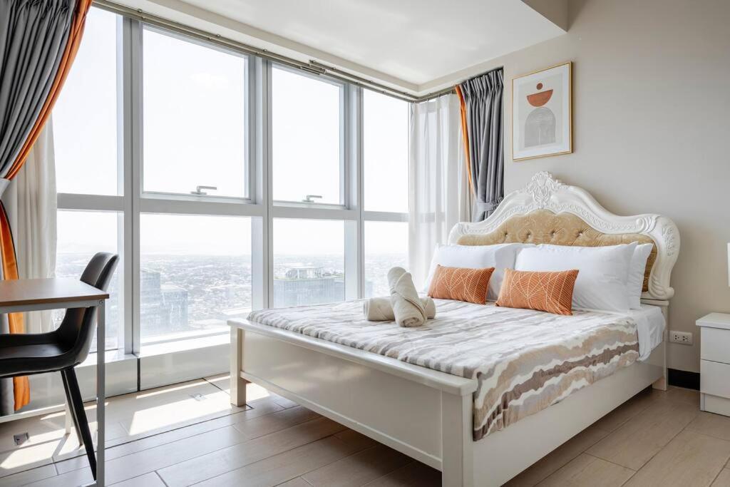 Apartment Bgc Skyline 2br With Parking In Uptown Bgc