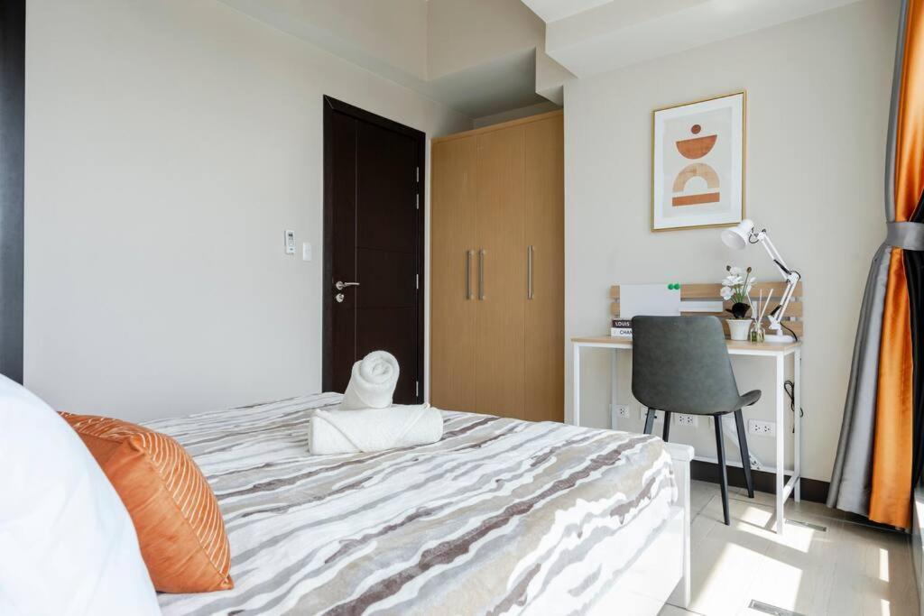 Apartment Bgc Skyline 2br With Parking In Uptown Bgc Manila
