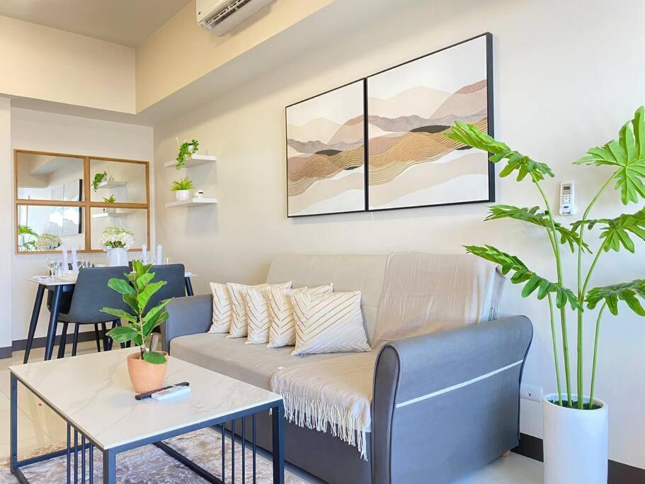Bgc Skyline 2br With Parking In Uptown Bgc Apartment *