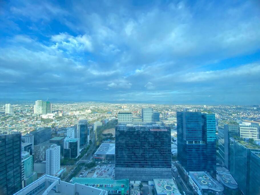 Apartment Bgc Skyline 2br With Parking In Uptown Bgc *