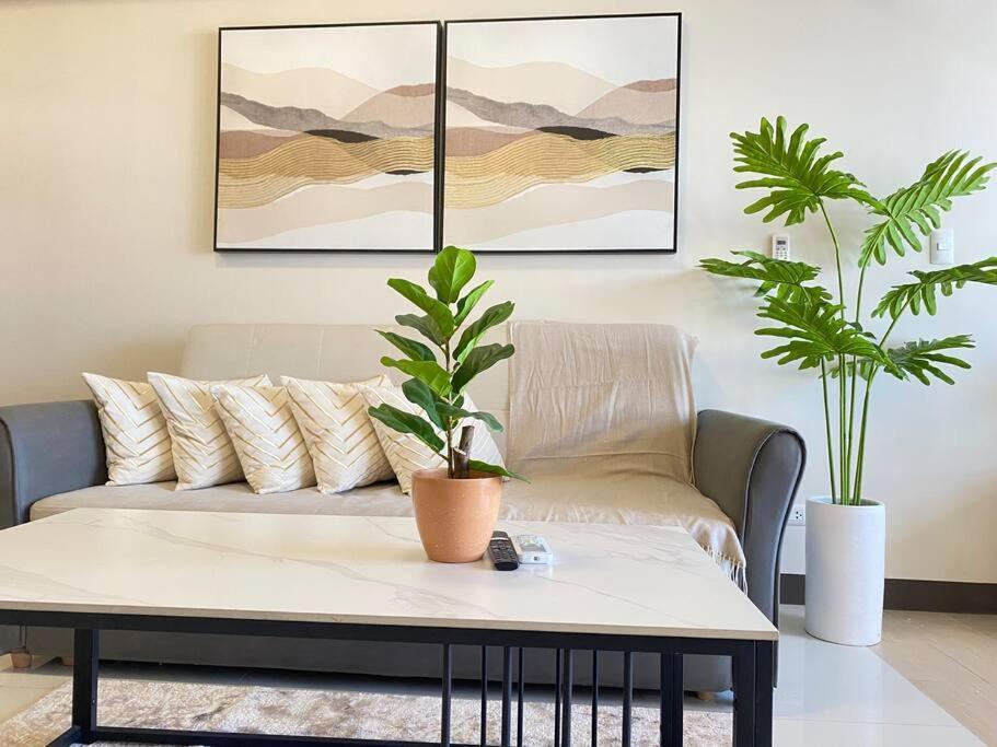 Bgc Skyline 2br With Parking In Uptown Bgc Apartment Manila