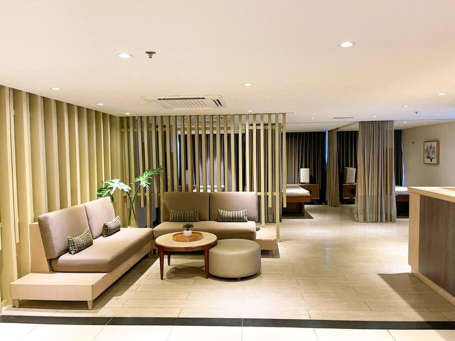 Bgc Skyline 2br With Parking In Uptown Bgc