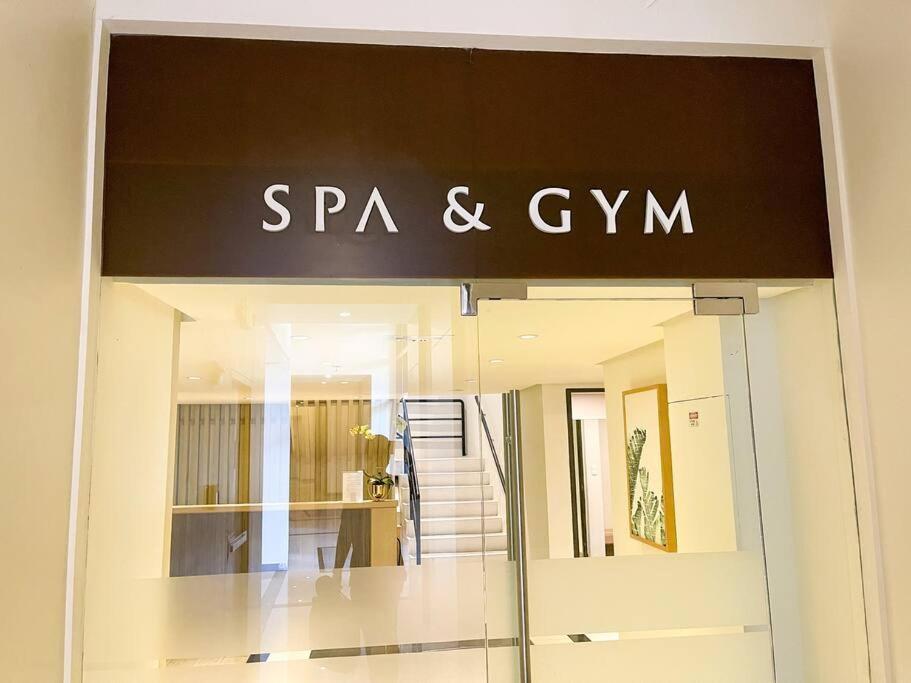 Apartment Bgc Skyline 2br With Parking In Uptown Bgc *