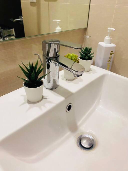 Apartment Faye's Cozy & Modern 1br At Uptown Bgc *