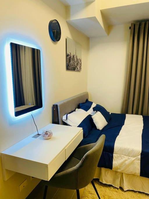 Faye's Cozy & Modern 1br At Uptown Bgc Apartment *