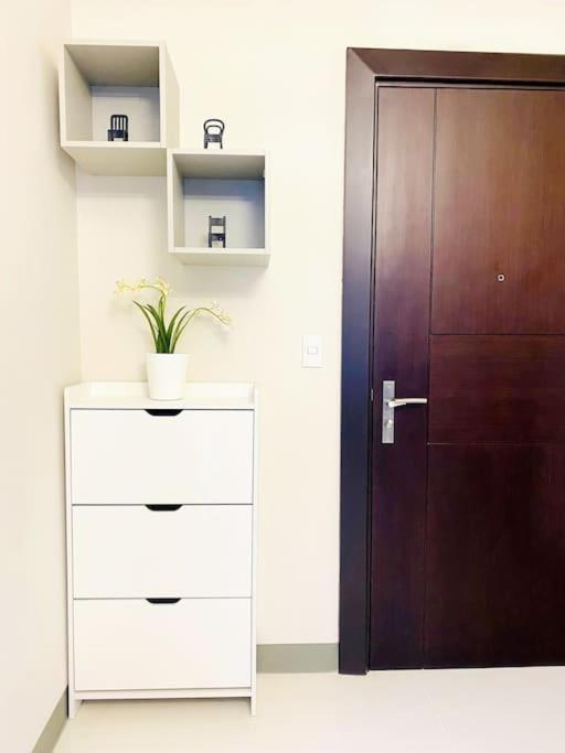 Faye's Cozy & Modern 1br At Uptown Bgc