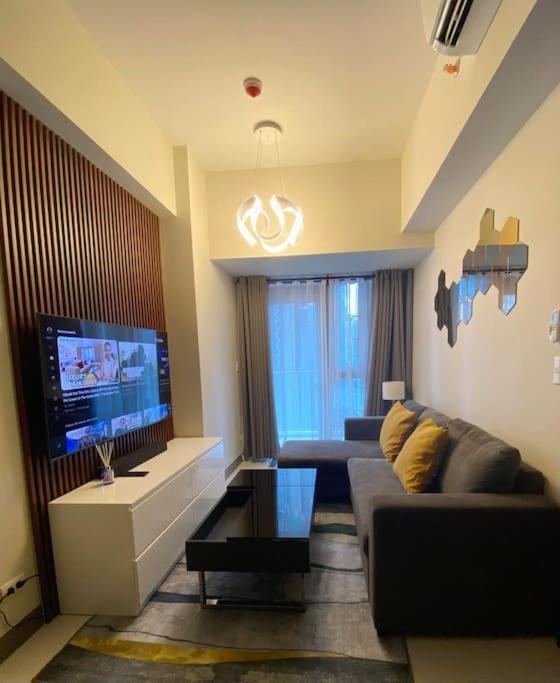 Faye's Cozy & Modern 1br At Uptown Bgc Apartment
