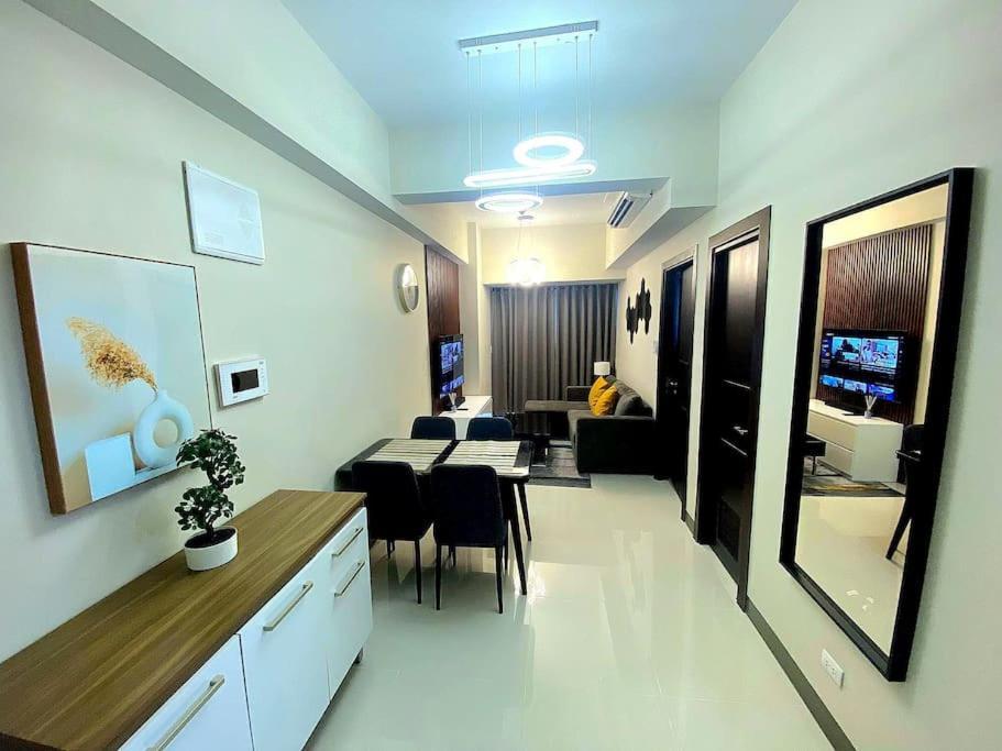 Faye's Cozy & Modern 1br At Uptown Bgc *